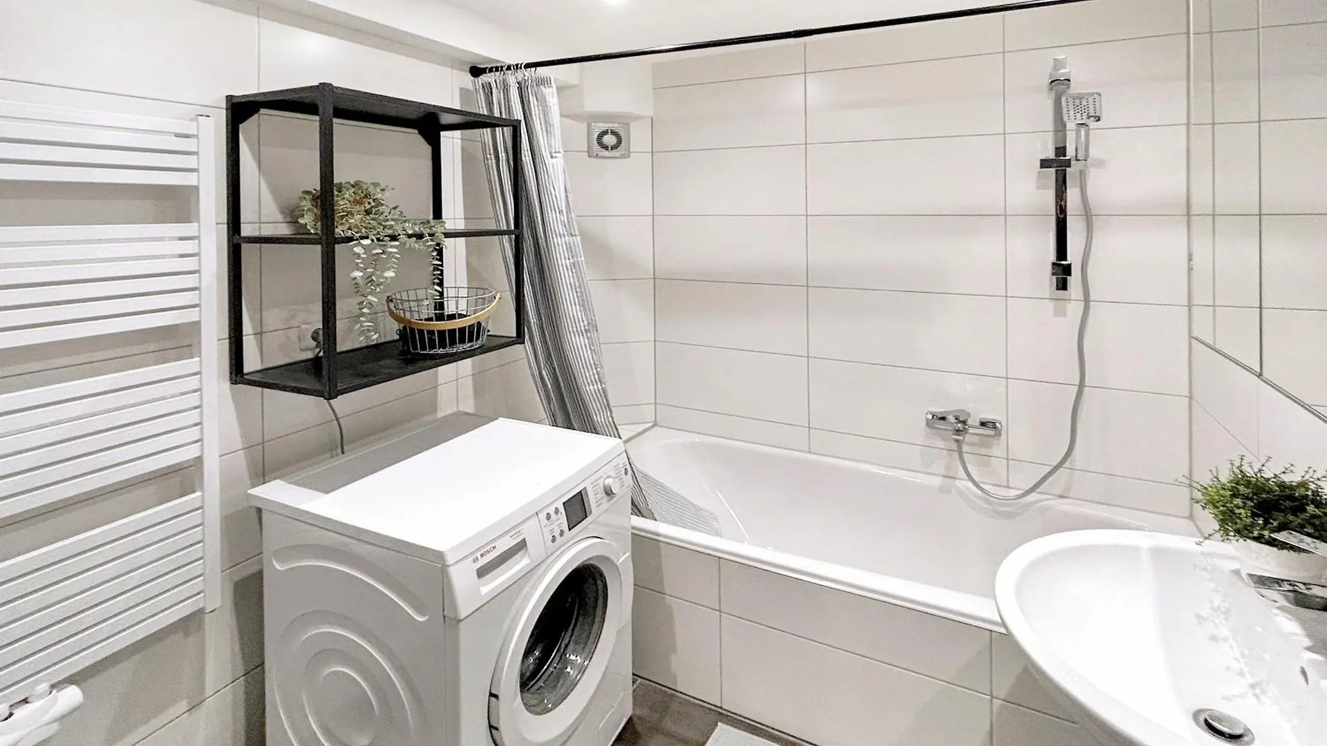 Gemuetliche Oase In Der Innenstadt, Zwei Minuten Zum Rathaus Augsburg Apartment